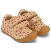 Pantofi Bundgaard BG101208 Petit Strap Canvas Beige Hearts Pantofi Bundgaard BG101208 Petit Strap Canvas Beige Hearts